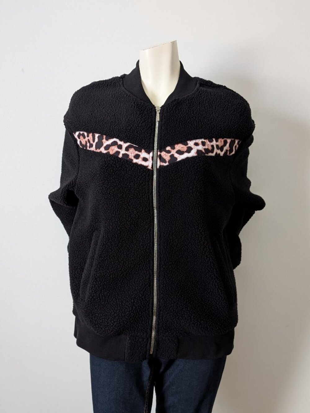 ZYIA - Black "Flying V" Sherpa Fleece Jacket Leopard Print Accent - Size XXL